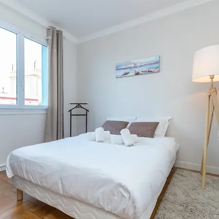 Great City View - 2 Bdr In A Quiet District * Nice