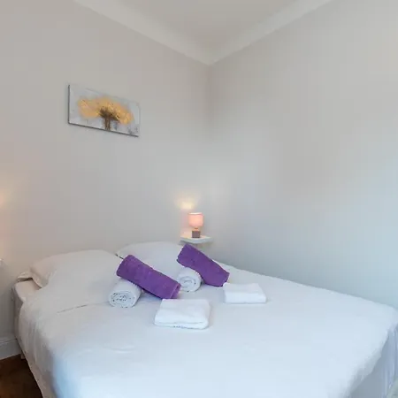 Great City View - 2 Bdr In A Quiet District Apartmán Nice