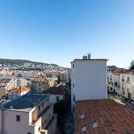 Great City View - 2 Bdr In A Quiet District Nice