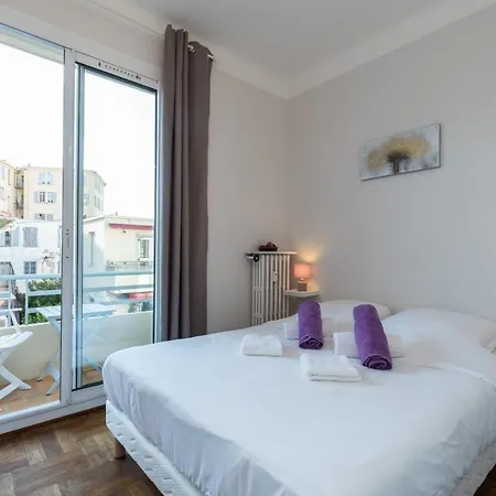 Great City View - 2 Bdr In A Quiet District *