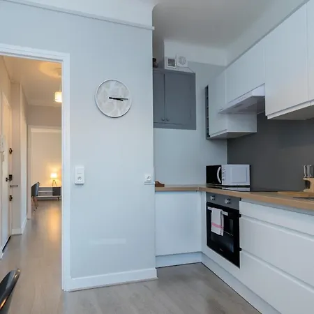 Great City View - 2 Bdr In A Quiet District Nice