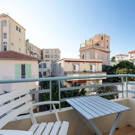 Great City View - 2 Bdr In A Quiet District *