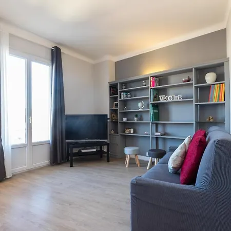 Great City View - 2 Bdr In A Quiet District Apartment *